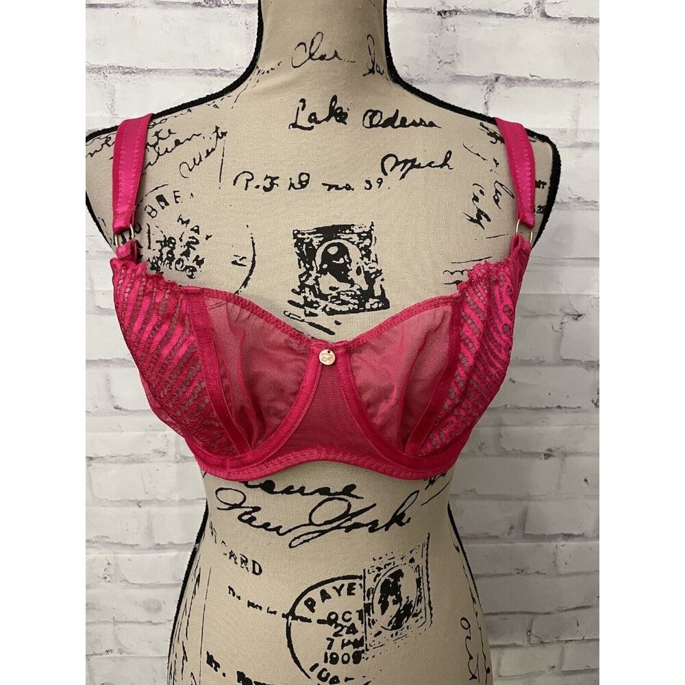 Chic Lace Underwire Bra in Vibrant Pink